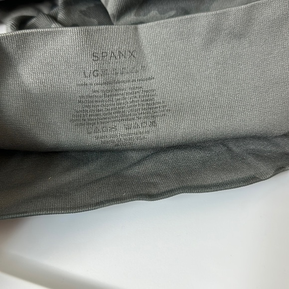 Spanx Look At Me Now Camo Leggings Green Large - Picture 4 of 6